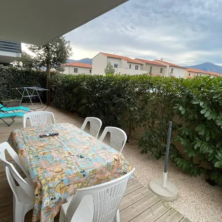Apartment 3 Pieces Avec Terrasse Et Jardin, Proche Et Commerces, 2 Parkings, - Fr-1-225-773
