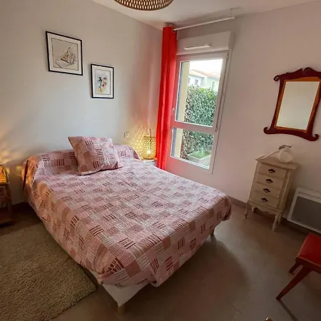 3 Pieces Avec Terrasse Et Jardin, Proche Et Commerces, 2 Parkings, - Fr-1-225-773 Apartment *
